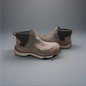 L.L Bean Vertigrip Womens Tek 2.5 High Cut Shoes Gray 6.5 M Waterproof/Insulated